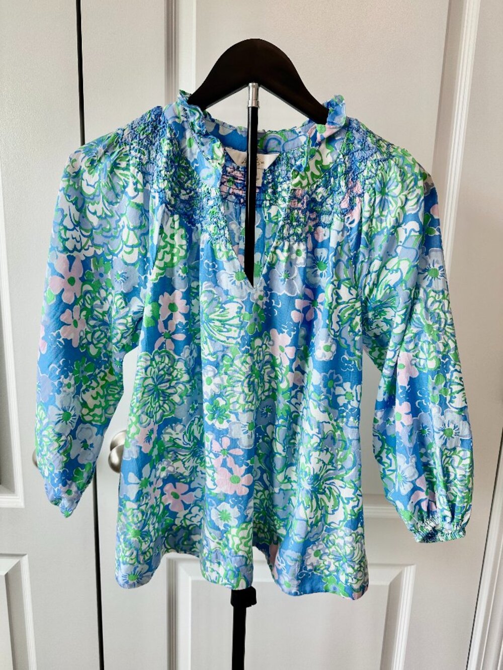 Lilly Pulitzer Blue Floral Smocked Puff Sleeve Lourdes Blouse XS Cotton Blend